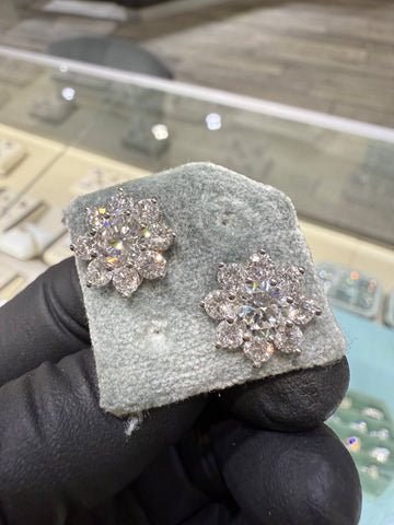 4CTW VVS Flower Halo Diamond Studs