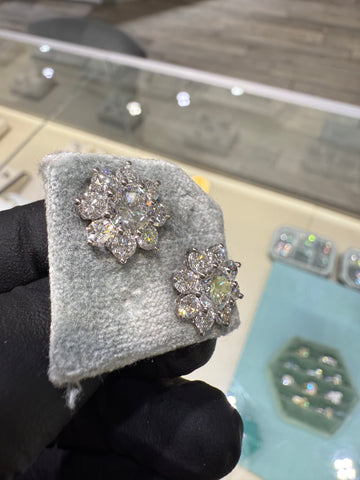 4CTW VVS Flower Halo Diamond Studs