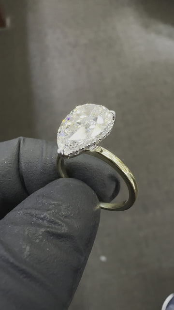 2.5CT VS1 Pear Shape Diamond Engagement Ring in 18Kt Gold with Hidden Halo