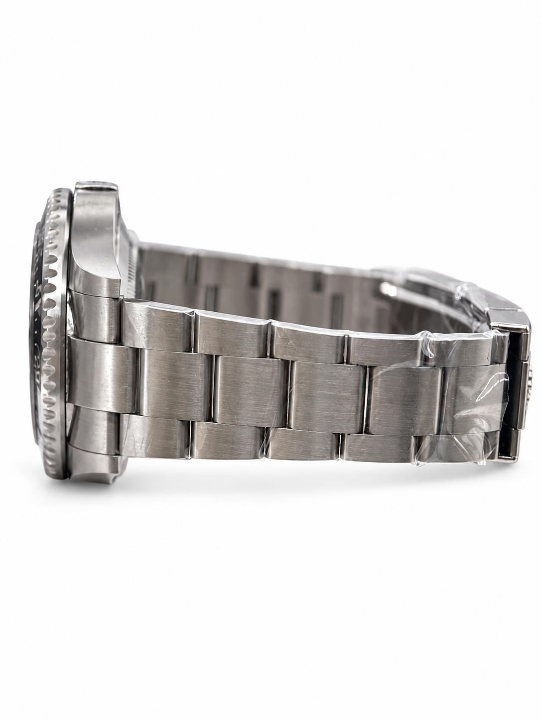 Pre-owned Rolex Sea-Dweller 126600 — Oyster bracelet